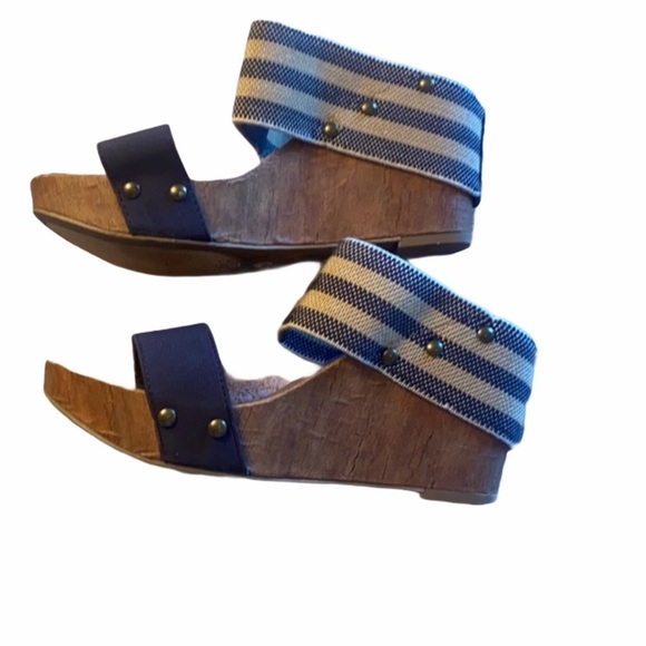 Cato Blue & Striped Wedge Sandals With Faux Wood Sole & Stud Detail Size 8M - Picture 3 of 10